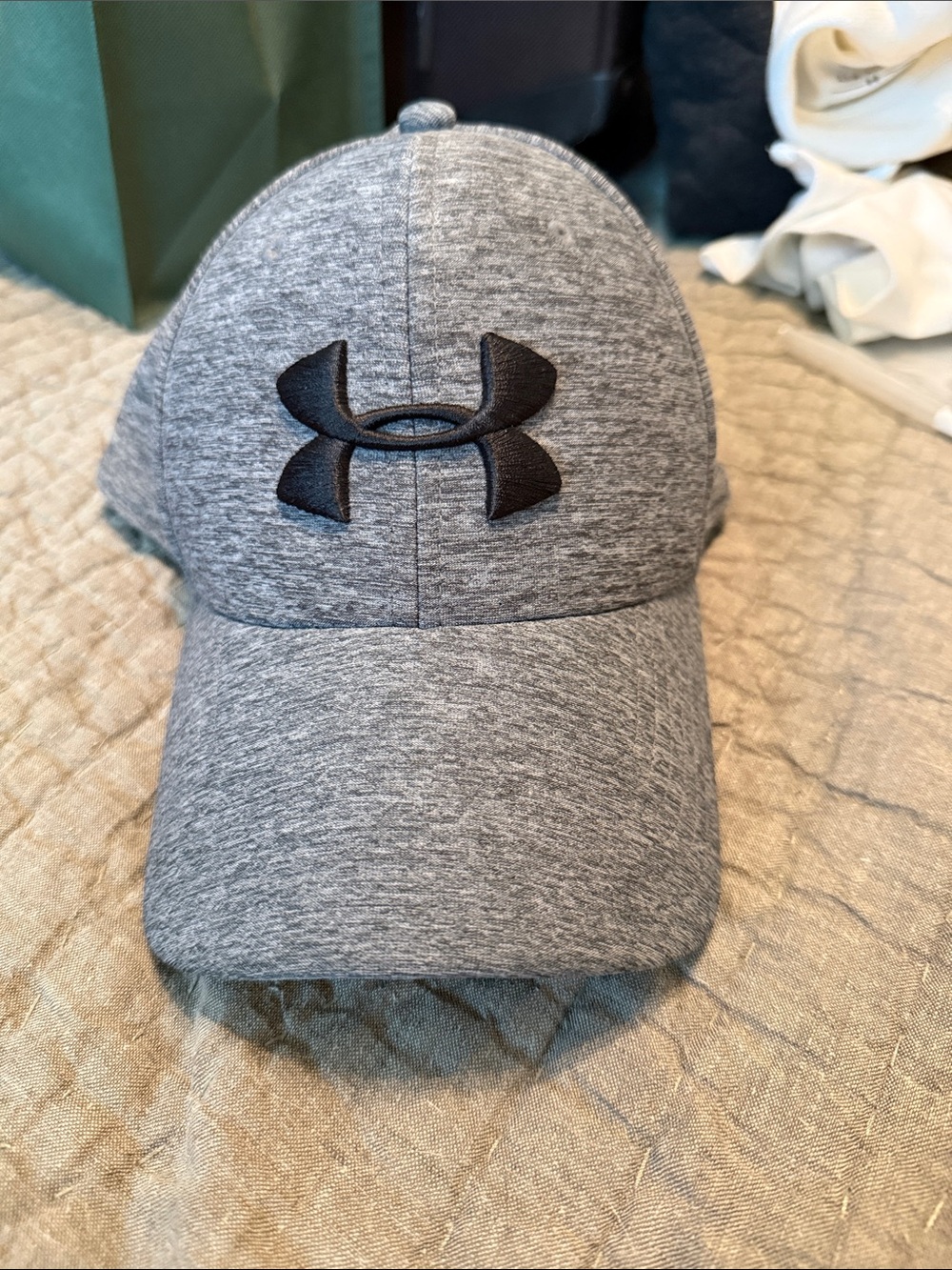 Under Armour Heather Grey Stretch Performance Cap with Black Logo. Size M/L